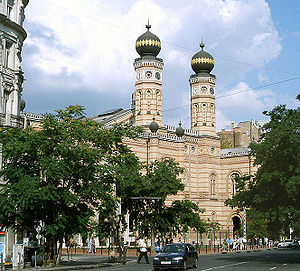 Synagogue-Budapest.jpg